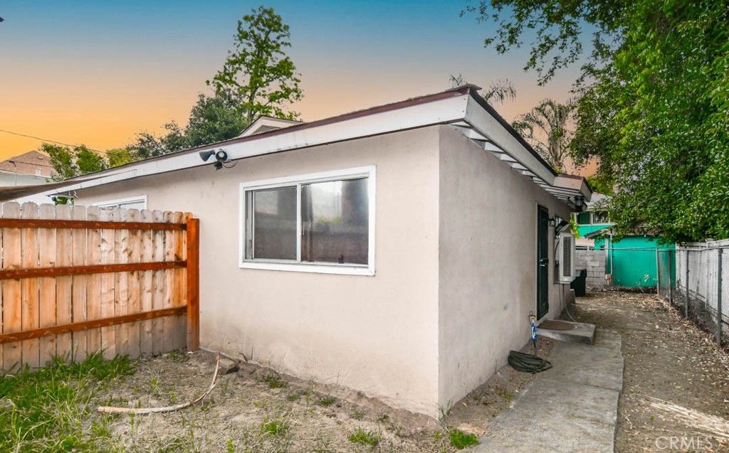 Image 7 of property listing at 27271 Pacific St, Highland, CA 92346