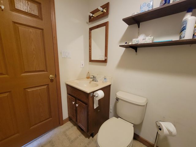 42 Chester Road, Raymond, NH 03077