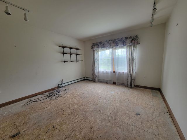 42 Chester Road, Raymond, NH 03077