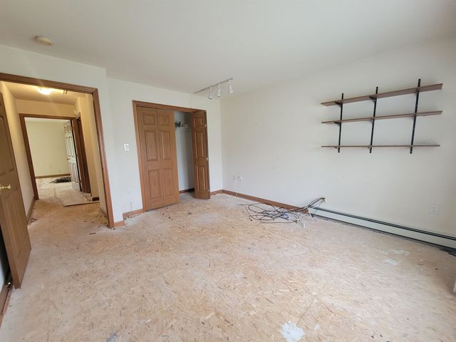 42 Chester Road, Raymond, NH 03077