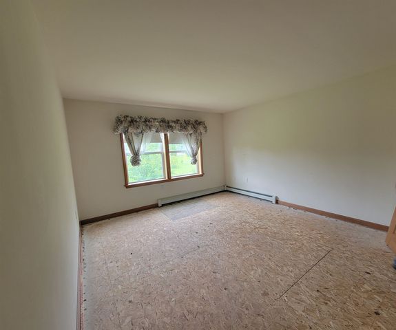 42 Chester Road, Raymond, NH 03077