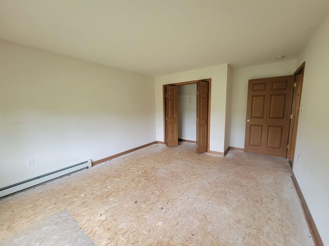 42 Chester Road, Raymond, NH 03077