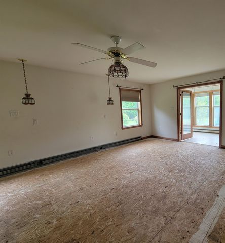 42 Chester Road, Raymond, NH 03077