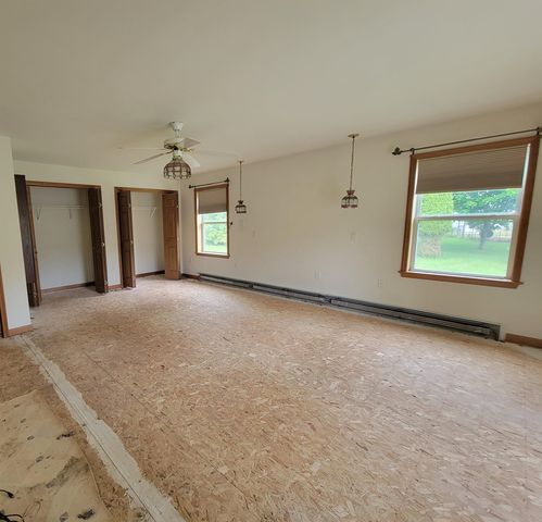 42 Chester Road, Raymond, NH 03077