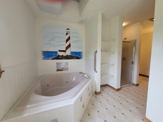 42 Chester Road, Raymond, NH 03077