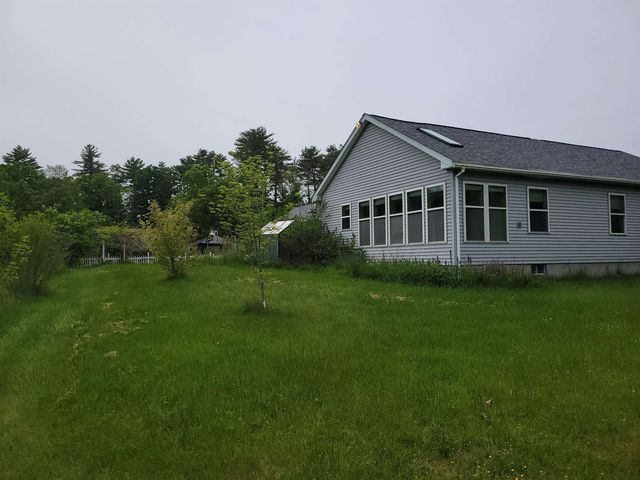 42 Chester Road, Raymond, NH 03077