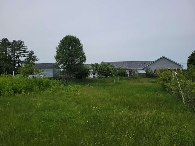 42 Chester Road, Raymond, NH 03077