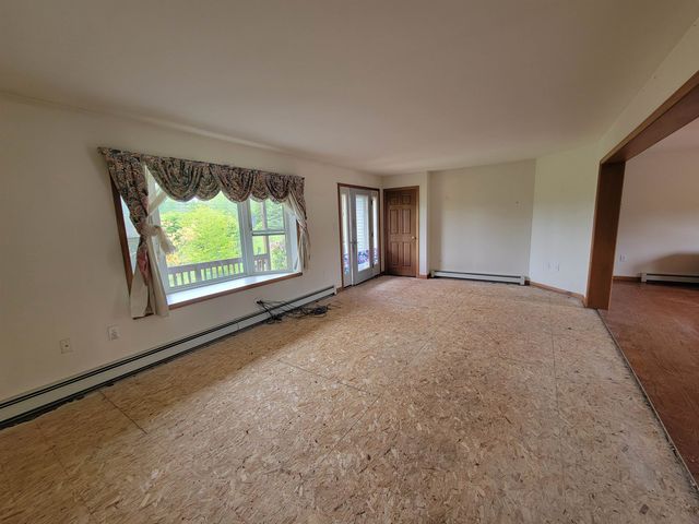 42 Chester Road, Raymond, NH 03077