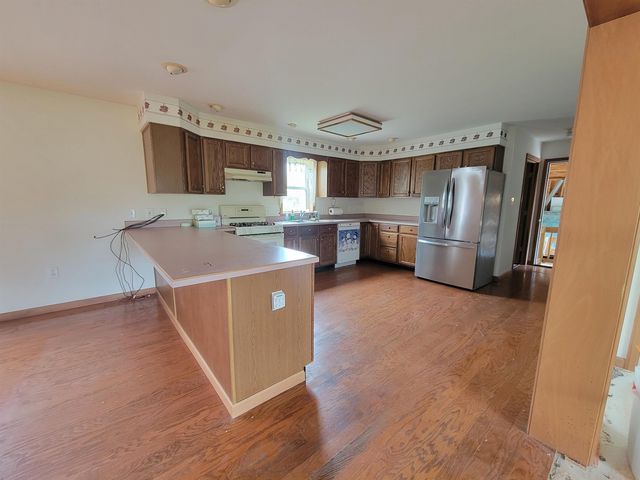 42 Chester Road, Raymond, NH 03077