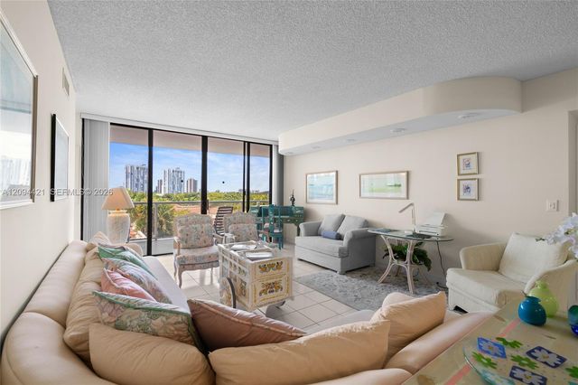 20281 E Country Club Drive 403, Aventura, FL 33180