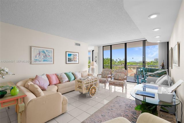 20281 E Country Club Drive 403, Aventura, FL 33180