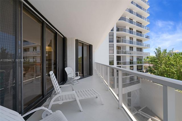 20281 E Country Club Drive 403, Aventura, FL 33180