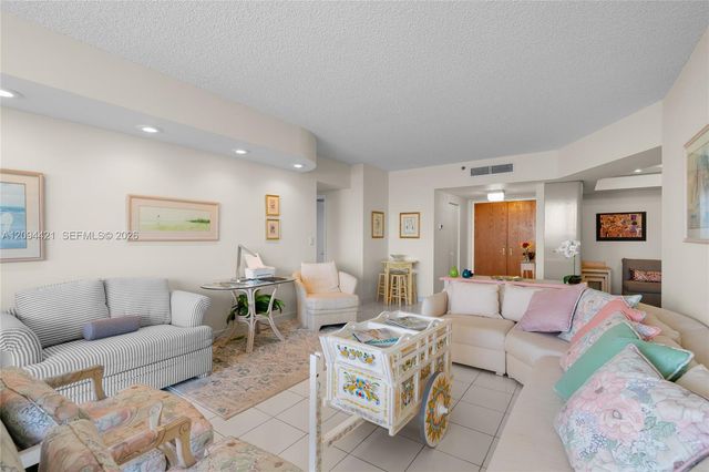 20281 E Country Club Drive 403, Aventura, FL 33180