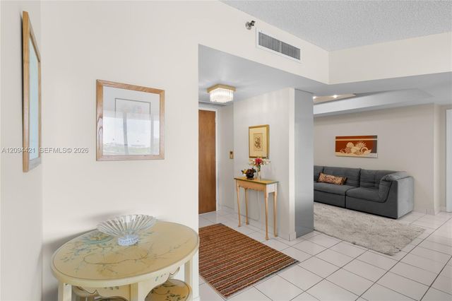 20281 E Country Club Drive 403, Aventura, FL 33180