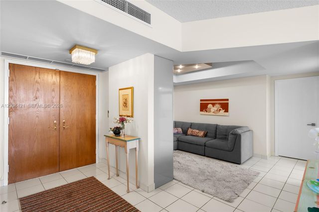 20281 E Country Club Drive 403, Aventura, FL 33180