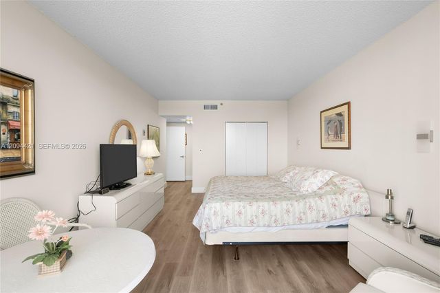 20281 E Country Club Drive 403, Aventura, FL 33180