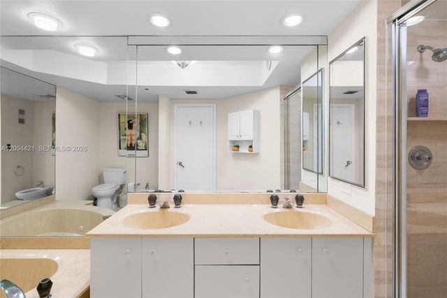 20281 E Country Club Drive 403, Aventura, FL 33180