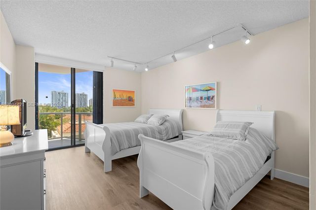 20281 E Country Club Drive 403, Aventura, FL 33180
