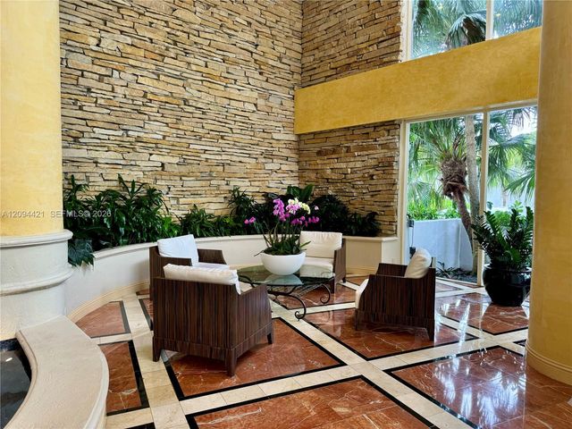 20281 E Country Club Drive 403, Aventura, FL 33180
