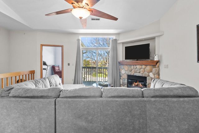 4941 W Maple Leaf CIRCLE, Greenfield, WI 53220