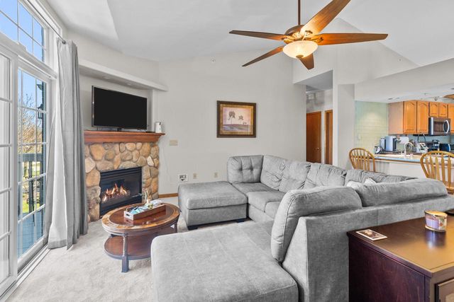 4941 W Maple Leaf CIRCLE, Greenfield, WI 53220