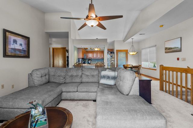 4941 W Maple Leaf CIRCLE, Greenfield, WI 53220