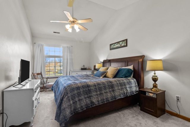 4941 W Maple Leaf CIRCLE, Greenfield, WI 53220