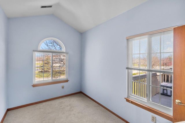 4941 W Maple Leaf CIRCLE, Greenfield, WI 53220