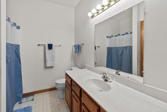 4941 W Maple Leaf CIRCLE, Greenfield, WI 53220