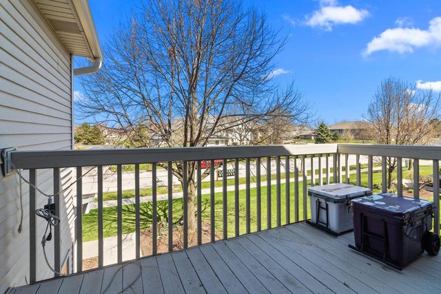 4941 W Maple Leaf CIRCLE, Greenfield, WI 53220