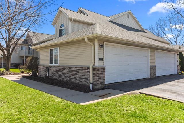 4941 W Maple Leaf CIRCLE, Greenfield, WI 53220