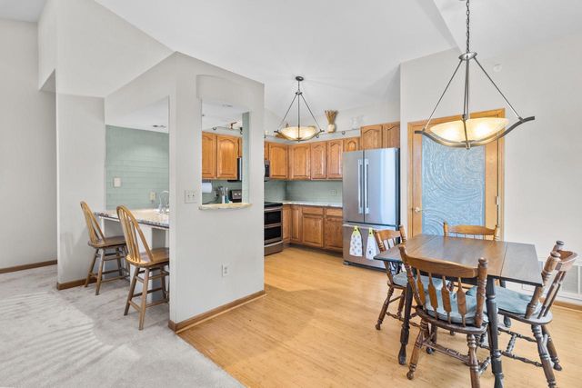4941 W Maple Leaf CIRCLE, Greenfield, WI 53220