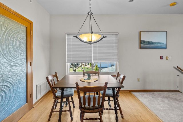 4941 W Maple Leaf CIRCLE, Greenfield, WI 53220