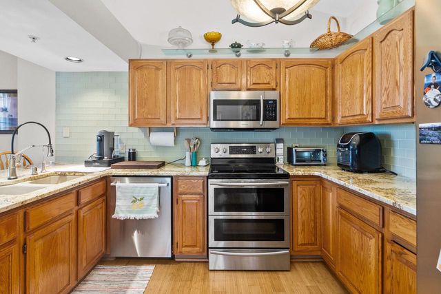 4941 W Maple Leaf CIRCLE, Greenfield, WI 53220