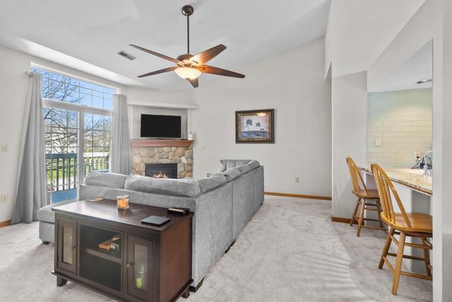 4941 W Maple Leaf CIRCLE, Greenfield, WI 53220
