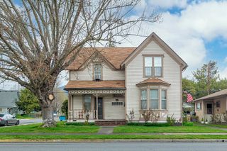 302 NE D Street, Grants Pass, OR 97526