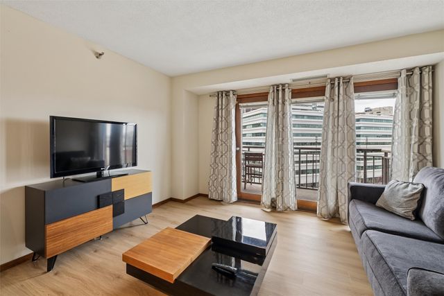 300 Walnut Street 707, Des Moines, IA 50309