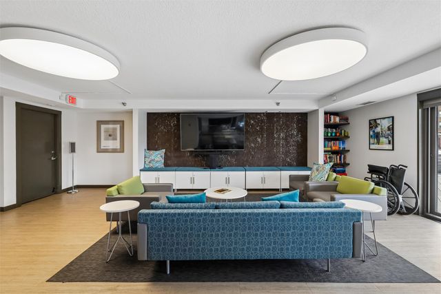 300 Walnut Street 707, Des Moines, IA 50309