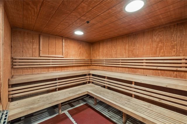 300 Walnut Street 707, Des Moines, IA 50309