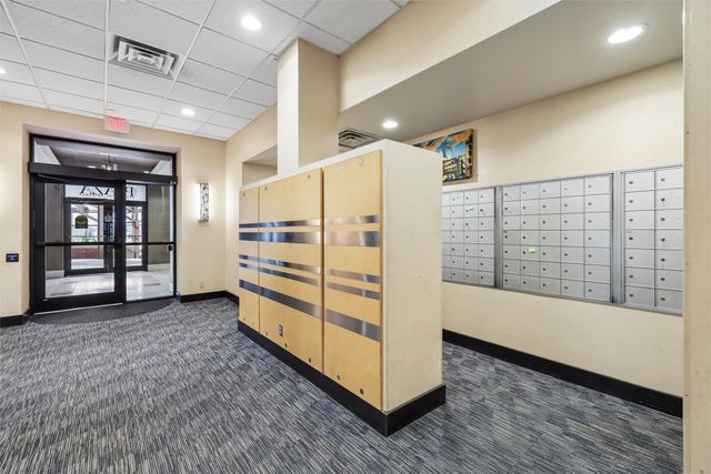 300 Walnut Street 707, Des Moines, IA 50309