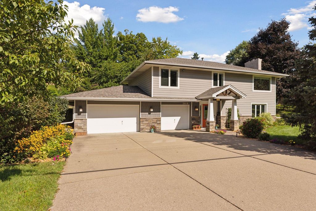 2610 Noble Avenue N, Golden Valley, MN 55422