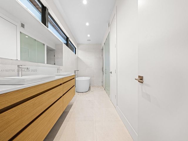 1760 Chucunantah Rd, Miami, FL 33133