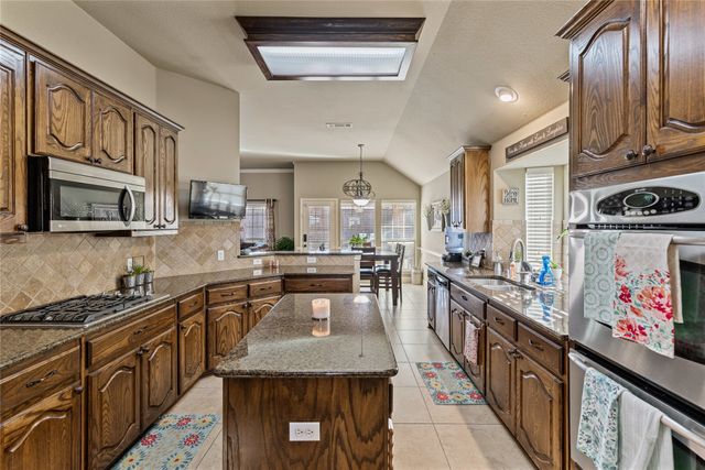 2006 Spring Creek Drive, Midlothian, TX 76065