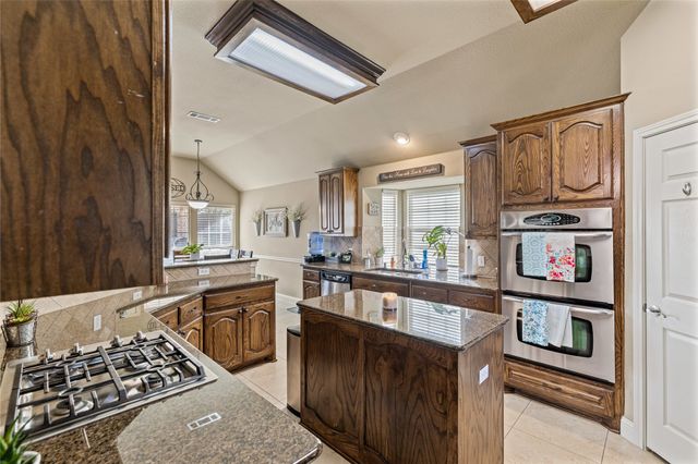 2006 Spring Creek Drive, Midlothian, TX 76065