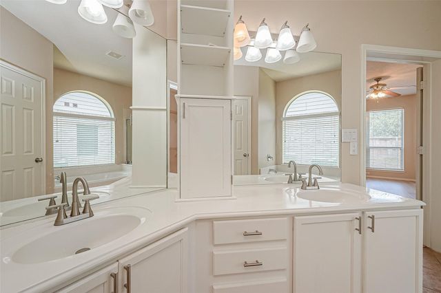 19718 Wren Forest Ln, Houston, TX 77084