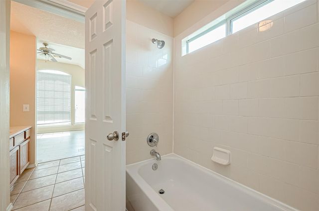 19718 Wren Forest Ln, Houston, TX 77084