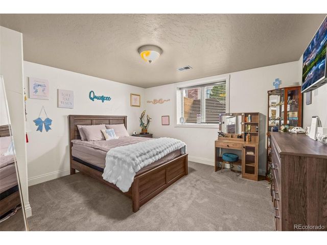 1598 Carriage Dr, Eaton, CO 80615