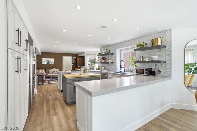 7715 Spanish Bay Drive, Las Vegas, NV 89113