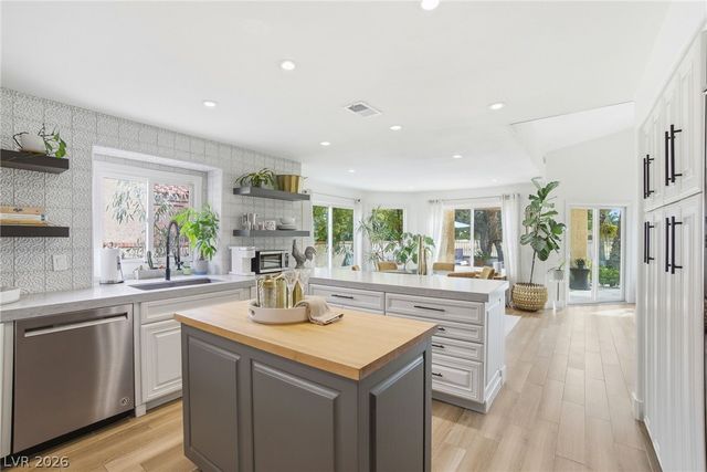 7715 Spanish Bay Drive, Las Vegas, NV 89113