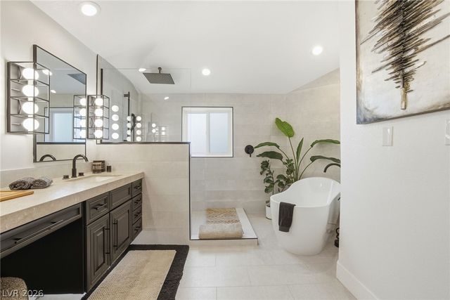 7715 Spanish Bay Drive, Las Vegas, NV 89113